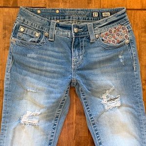 Beautifully designed Miss Me capri jeans!